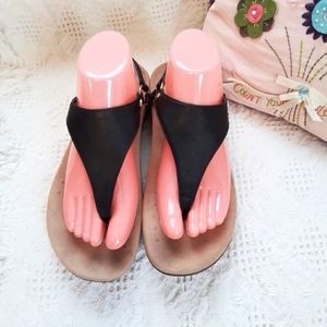 Vionic leather T-strap sandals